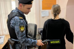 Астраханцам напомнили об ответственности за пронос запрещенных предметов в суд