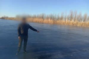 Астраханская полиция ловит рыбаков у зимовальных ям