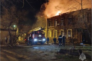 Сегодня ранним утром в Астрахани случился пожар на 400 «квадратов»