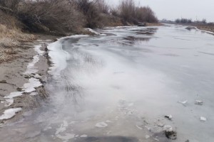 Под Астраханью три рыбака провалились под лед