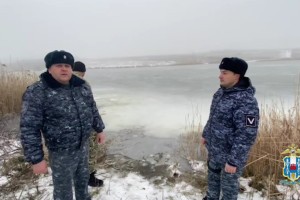 Астраханский полицейский в командировке спасал тонущую девочку