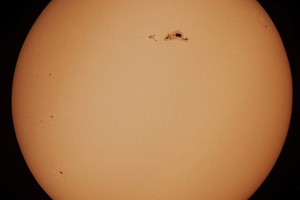 Астраханский астроном заснял гигантское солнечное пятно
