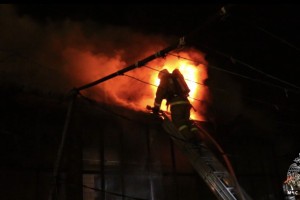 В результате ночного пожара в&#160;Астраханской области пострадал мужчина