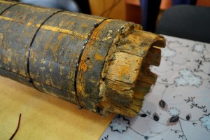 Вековая деревянная труба: в астраханском музее появился необычный артефакт