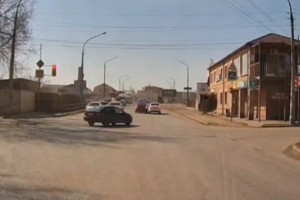 Драка водителей посреди дороги в Астрахани попала на видео