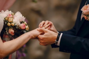 За март четыре астраханских подростка вступили в брак