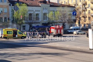 Две иномарки в&#160;самом центре Астрахани столкнулись так, что одна задымилась