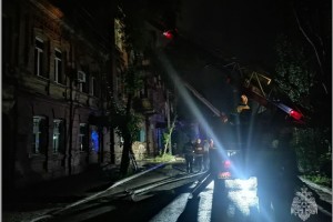 Ночной пожар в центре Астрахани распространился на 600 «квадратов»