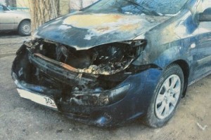 В Астрахани загорелась машина после ремонта в автомастерской