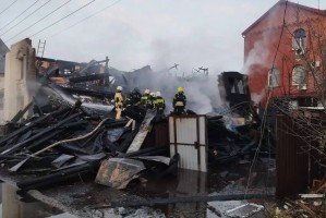 Этой ночью на пожаре в Астрахани погибла девушка и ее маленький сын Этой ночью на пожаре в Астрахани погибла девушка и ее маленький сын