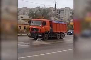 В Астрахани ведется механизированная уборка улиц