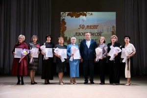 Спикер Думы Астраханской области Игорь Мартынов поздравил Камызякскую СОШ №4 с юбилеем