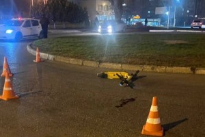 Астраханец на электросамокате не справился с управлением и попал в больницу Астраханец на электросамокате не справился с управлением и попал в больницу