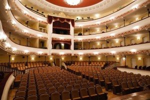 В Астраханском драматическом театре появилось аудиоописание спектаклей для зрителей с нарушением зрения В Астраханском драматическом театре появилось аудиоописание спектаклей для зрителей с нарушением зрения