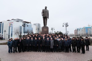 Делегация из Азербайджана почтила память Гейдара Алиева в Астрахани Делегация из Азербайджана почтила память Гейдара Алиева в Астрахани