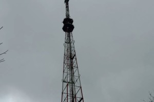 Сегодня телебашня в Астрахани включит праздничную подсветку