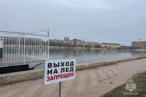 Астраханцев просят не рисковать жизнью и не выходить на тонкий лед