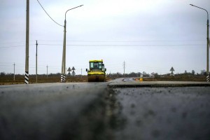 В Астраханской области за год отремонтировали 200 километров дорог В Астраханской области за год отремонтировали 200 километров дорог