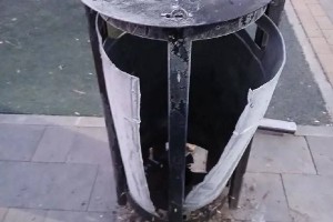 В Астрахани хулиганы взорвали петарды в мусорных урнах В Астрахани хулиганы взорвали петарды в мусорных урнах