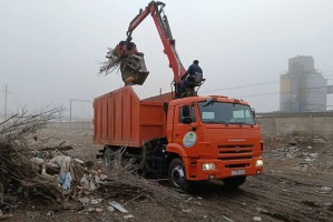За праздничные выходные коммунальщики вывезли с улиц Астрахани более 300 тонн отходов За праздничные выходные коммунальщики вывезли с улиц Астрахани более 300 тонн отходов