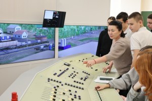 Подростки из Астраханской области попробовали себя в роли машинистов