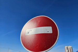 В Советском районе Астрахани ограничили движение сразу по двум улицам