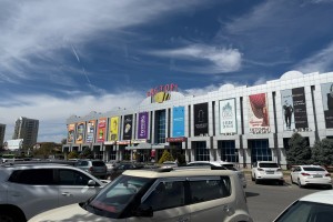 В Астрахани расчистили площадку под спорную высотку у знаменитого ТЦ