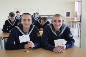 В Астрахани матросы Каспийской флотилии отправили поздравительные открытки мамам