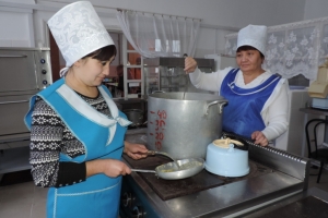 Вместо завтраков школьникам Астрахани предложат адресную помощь