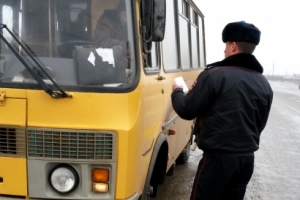 В Астраханской области водителям общественного транспорта рассказали об особенностях поведения на дорогах в сложных погодных условиях