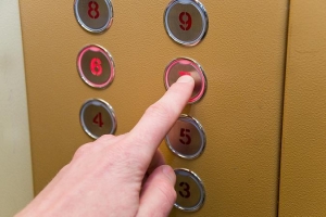 В Астрахани проходят масштабные проверки лифтового фонда