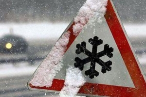 В Астрахани коммунальщики устраняют последствия снегопада