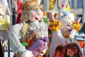 В Астрахани объявили конкурс масленичных кукол