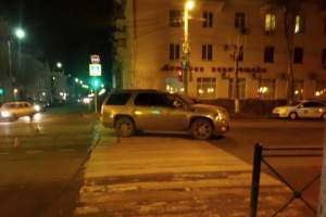 В Астрахани внедорожник сбил женщину на пешеходном переходе