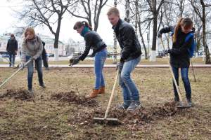 Астраханская молодёжь наводит чистоту в областном центре