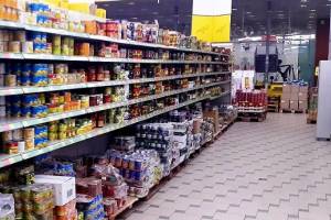 Магазины в России обяжут указывать стоимость еды за килограмм и литр