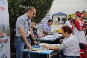 Губернатор Александр Жилкин принял участие в акции «Вместе мы сильнее!»