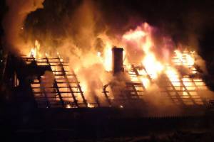 В Астраханской области из загоревшейся бани спасены 4 человека