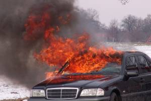 Спасатели рассказали, из-за чего горят автомобили в Астрахани
