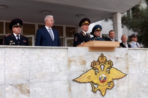 В рамках рабочей поездки в Астрахань первый заместитель Министра внутренних дел Российской Федерации вручил новое знамя и провел совещание