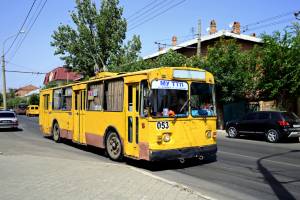 В Астрахани троллейбусы возобновят движение после обеда