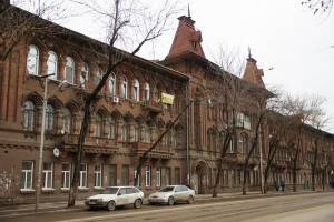 В Астрахани &#171;заложники&#187; памятников архитектуры вынуждены оплачивать капремонт за свой счет