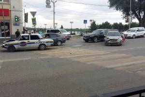 В центре Астрахани серьезная авария &amp;#8212; по предварительным данным, есть двое пострадавших