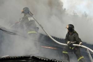 В Астрахани горел дом. Спасены 4 человека