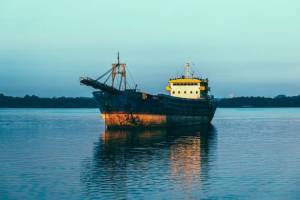 Астраханские пограничники задержали танкер с пьяным капитаном