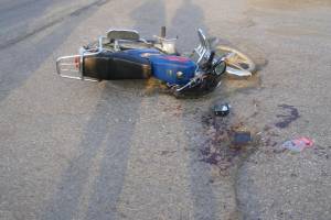 Занесло: В Астрахани в аварии пострадал водитель мопеда
