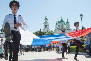 В астраханском кремле в День России подняли триколор