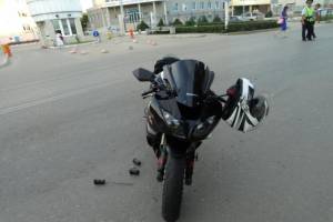 В Астрахани автоледи сбила мотоциклиста
