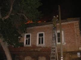 В Астрахани вспыхнул многоквартирный дом