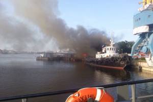 ЧП на Затоне: в Астрахани сгорели два дебаркадера